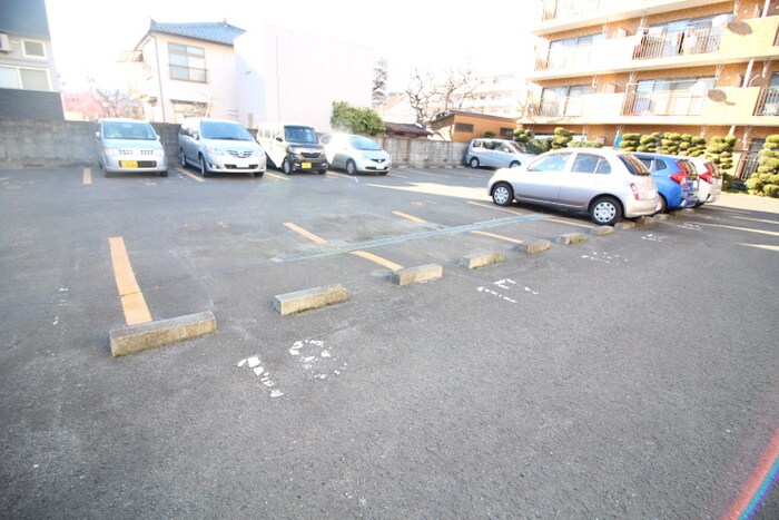 物件外観写真4　(駐車場)