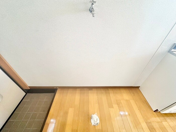 物件内観写真16　(洗濯機置場)