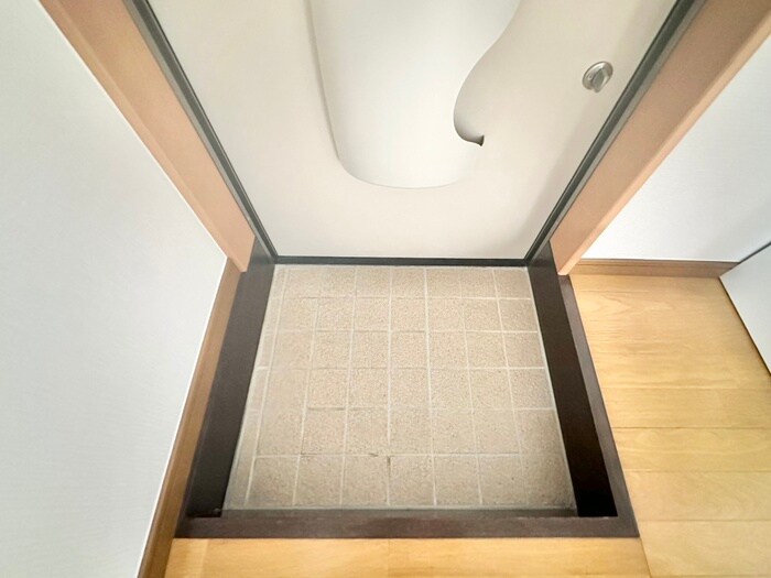 物件内観写真18　(玄関)