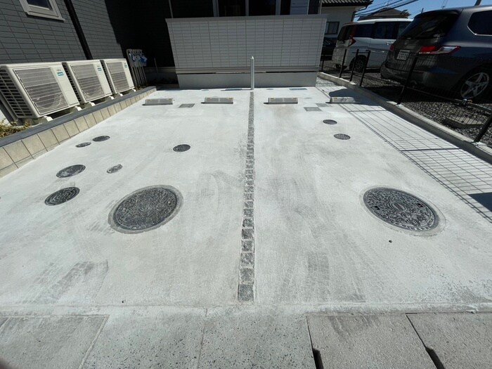 物件外観写真5　(駐車場)