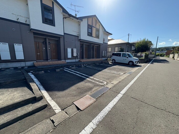 物件外観写真3　(駐車場)