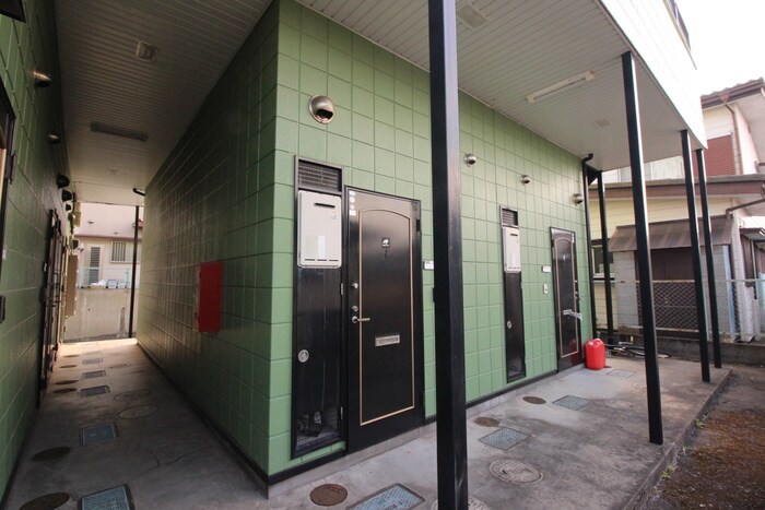 物件外観写真2　(エントランス部分)