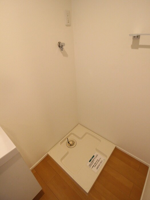 物件内観写真15　(洗濯機置場)