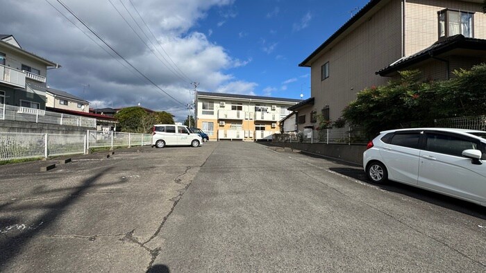 物件外観写真3　(駐車場)
