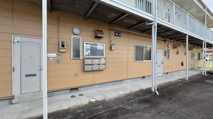 物件外観写真5　(エントランス部分)