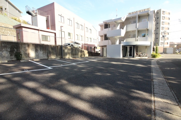 物件外観写真2　(駐車場)