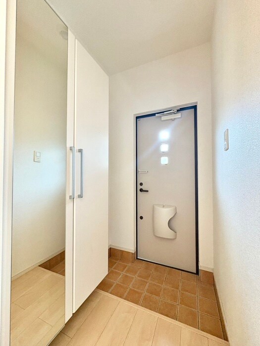 物件内観写真13　(玄関)