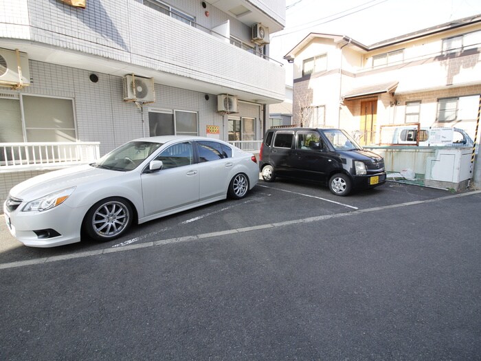 物件外観写真3　(駐車場)