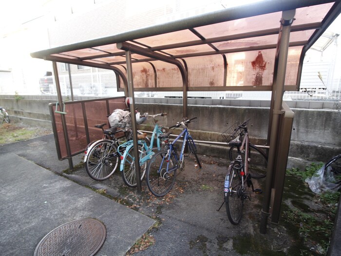 物件外観写真4　(駐輪場)