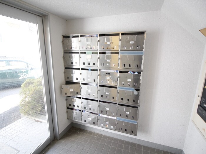 物件外観写真6　(エントランス部分)