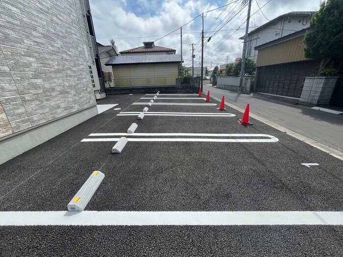 物件外観写真3　(駐車場)