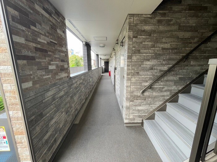 物件外観写真6　(エントランス部分)