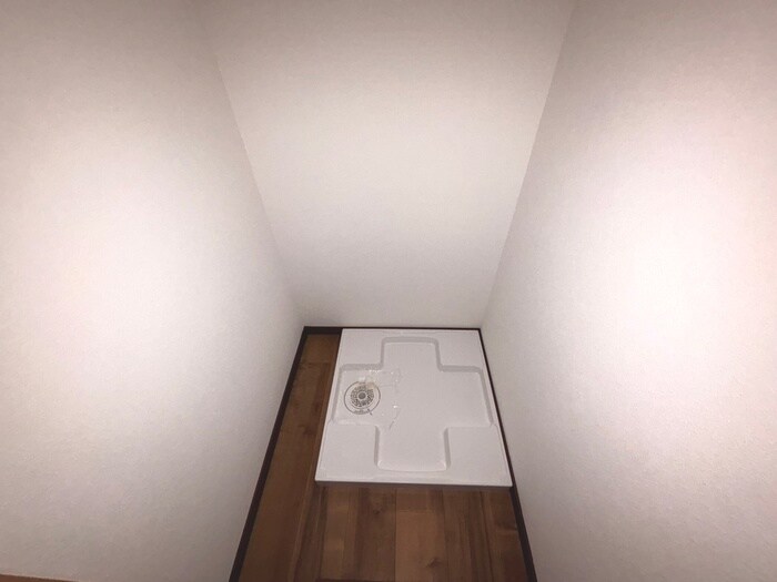 物件内観写真16　(洗濯機置場)