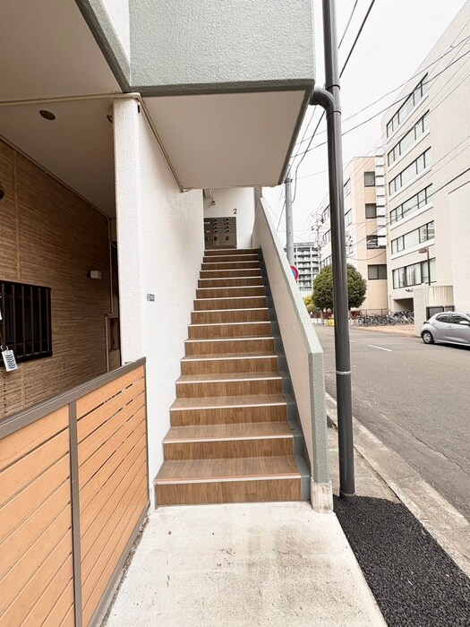 物件外観写真4　(エントランス部分)