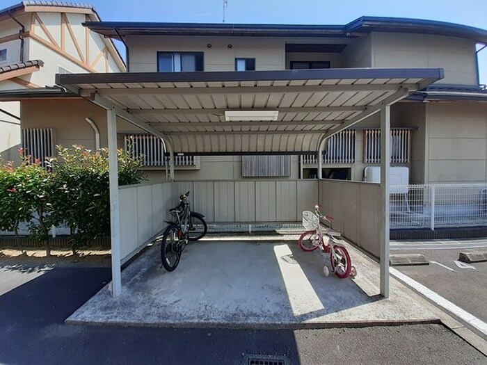 物件外観写真3　(駐輪場)