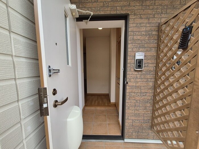 物件内観写真11　(玄関)