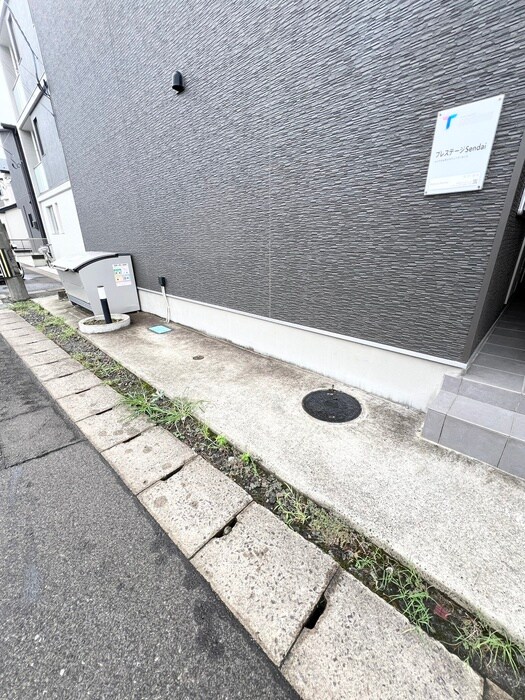 物件外観写真3　(駐輪場)