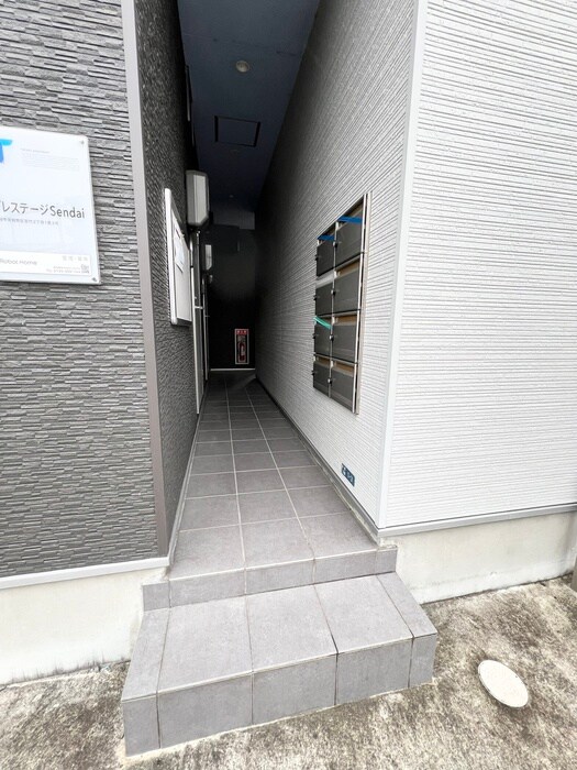 物件外観写真5　(エントランス部分)