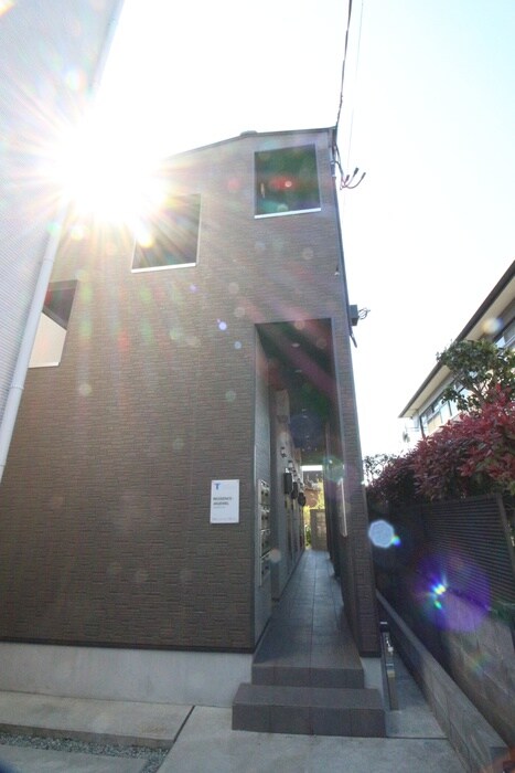 物件外観写真2　(エントランス部分)