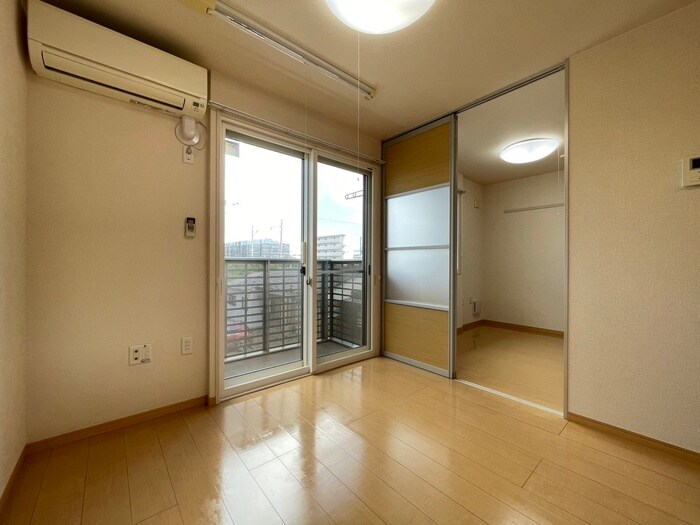 物件内観写真8　(居室)