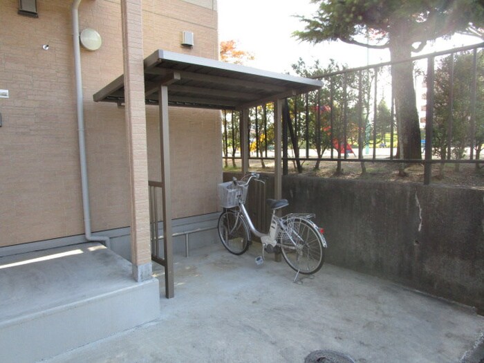 物件外観写真6　(駐輪場)