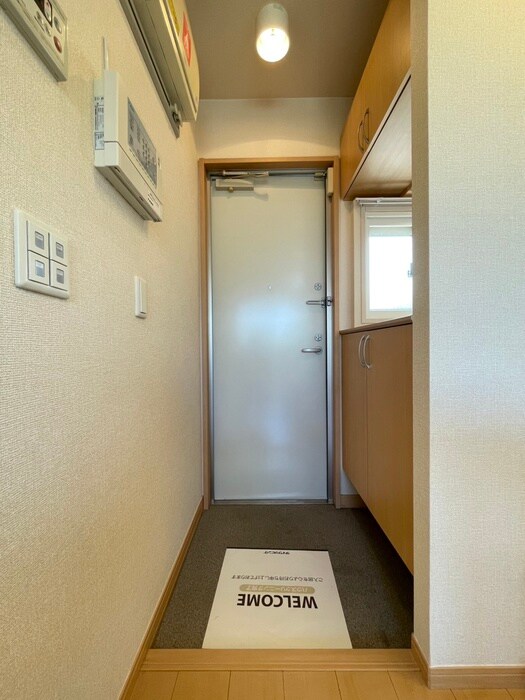 物件内観写真16　(玄関)