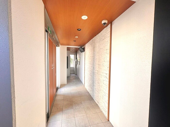 物件外観写真4　(エントランス部分)