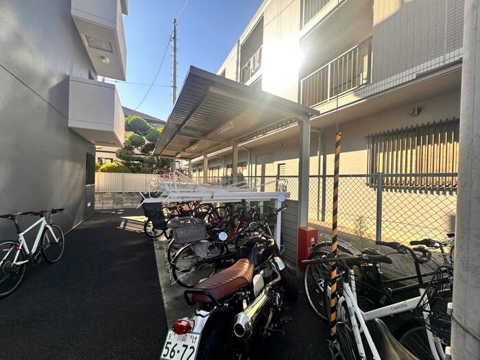 物件外観写真6　(駐輪場)