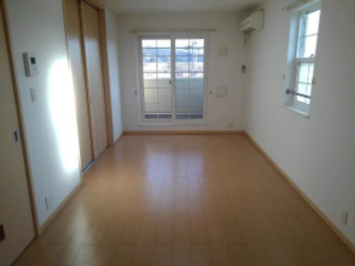 物件内観写真2　(居室)