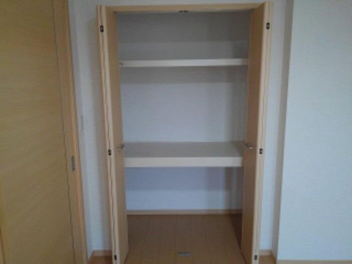 物件内観写真3　(収納)