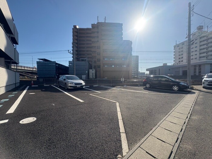 物件外観写真2　(駐車場)