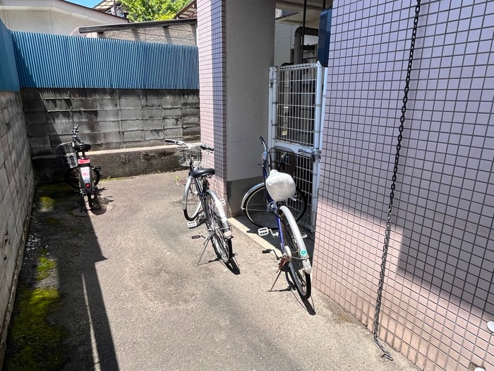 物件外観写真5　(駐輪場)