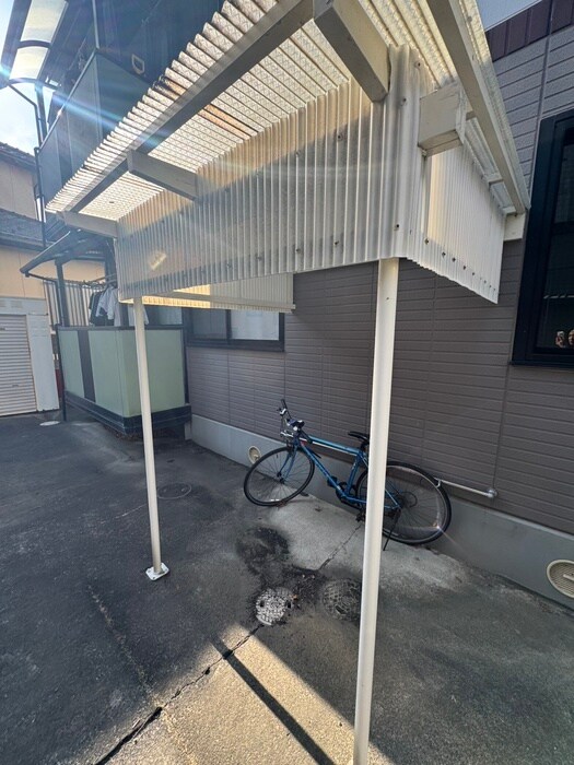 物件外観写真3　(駐輪場)