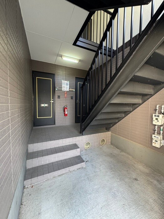 物件外観写真6　(エントランス部分)