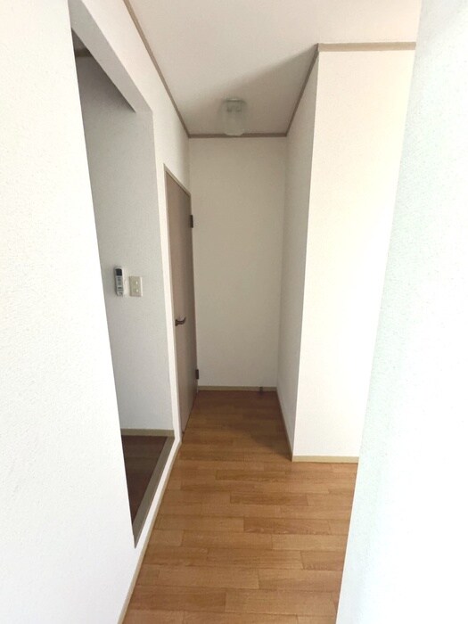 物件内観写真21　(廊下)