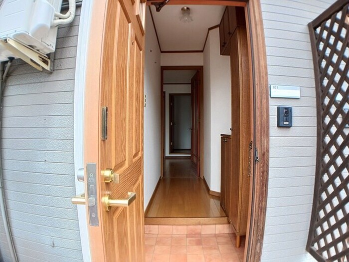 物件内観写真14　(玄関)