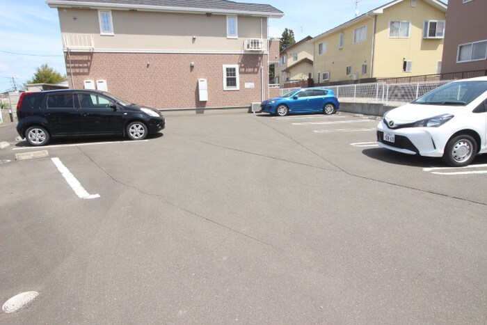 物件外観写真4　(駐車場)