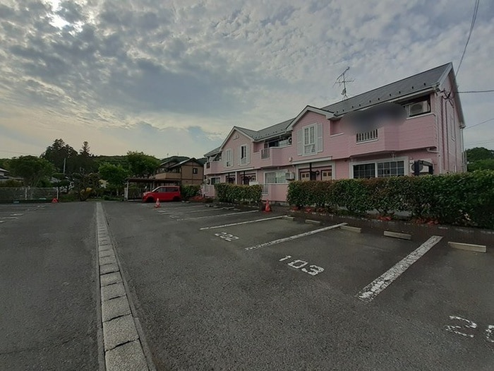 物件外観写真2　(駐車場)