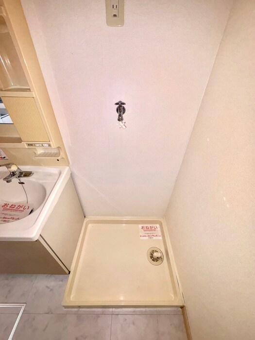 物件内観写真12　(洗濯機置場)