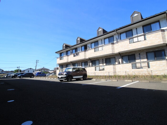 物件外観写真6　(駐車場)