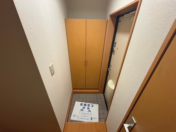 物件内観写真15　(玄関)