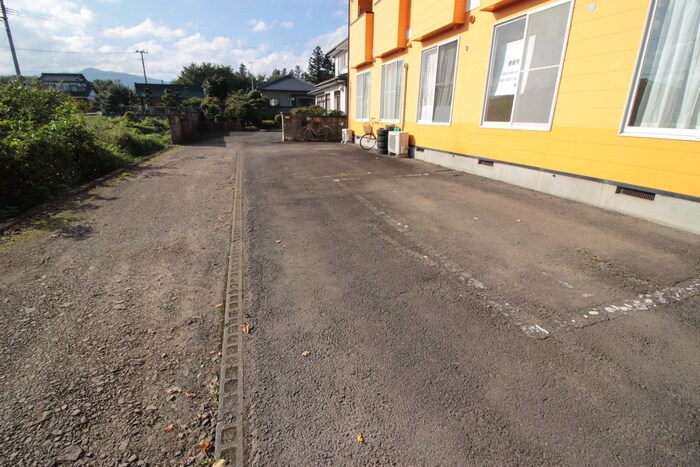 物件外観写真3　(駐車場)