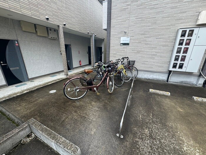 物件外観写真6　(駐輪場)