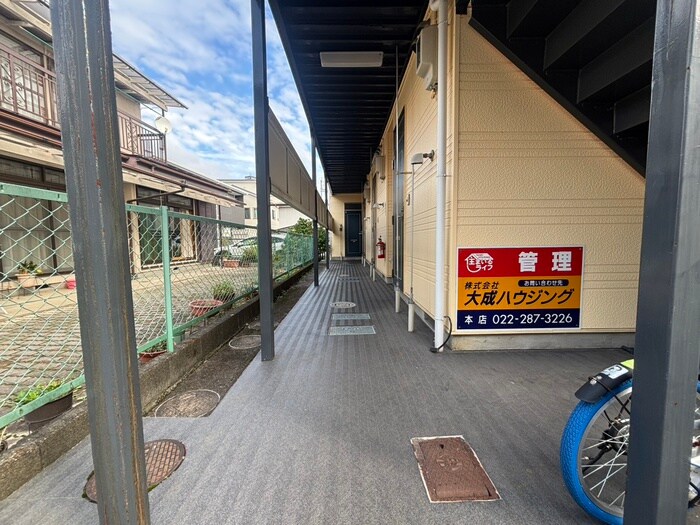 物件外観写真3　(エントランス部分)