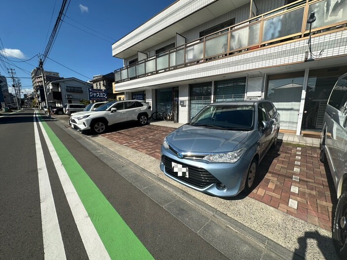 物件外観写真5　(駐車場)