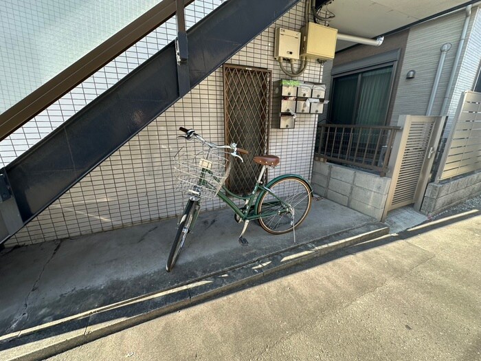 物件外観写真6　(駐輪場)