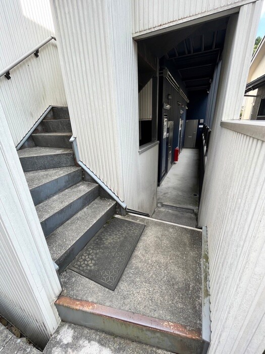 物件外観写真5　(エントランス部分)