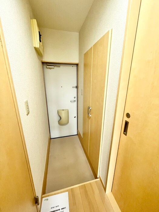 物件内観写真18　(玄関)
