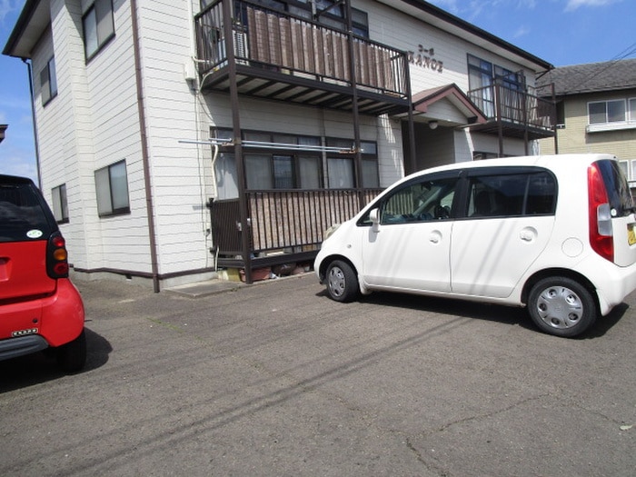 物件外観写真2　(駐車場)