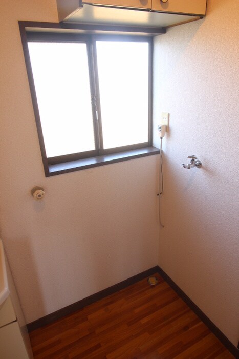 物件内観写真15　(洗濯機置場)